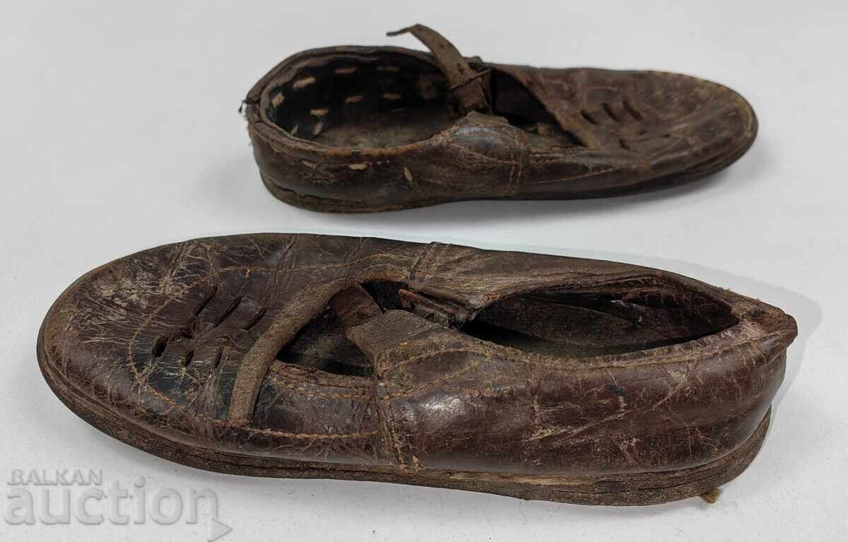 Încălțăminte pentru copii de aproximativ 120 de ani, cizmulițe cu noroi de atunci - 5