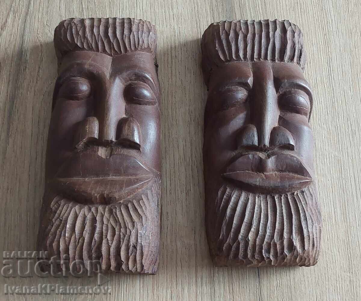 Sculpturi din lemn masiv pentru cunoscători