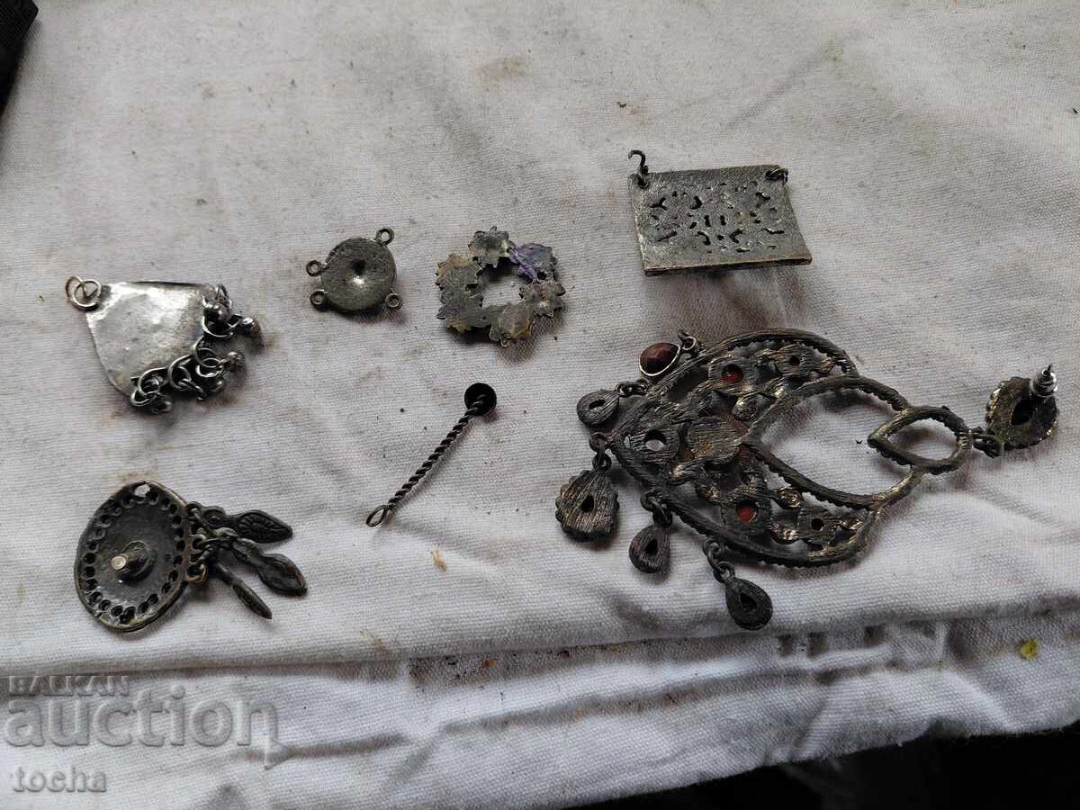 bijuterii vechi cu preț € 3.46 | 6.77 BGN