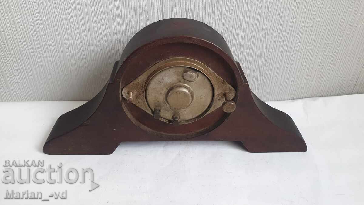 Livrarea Ceas auto vechi Kienzle încorporat într-o cutie de birou