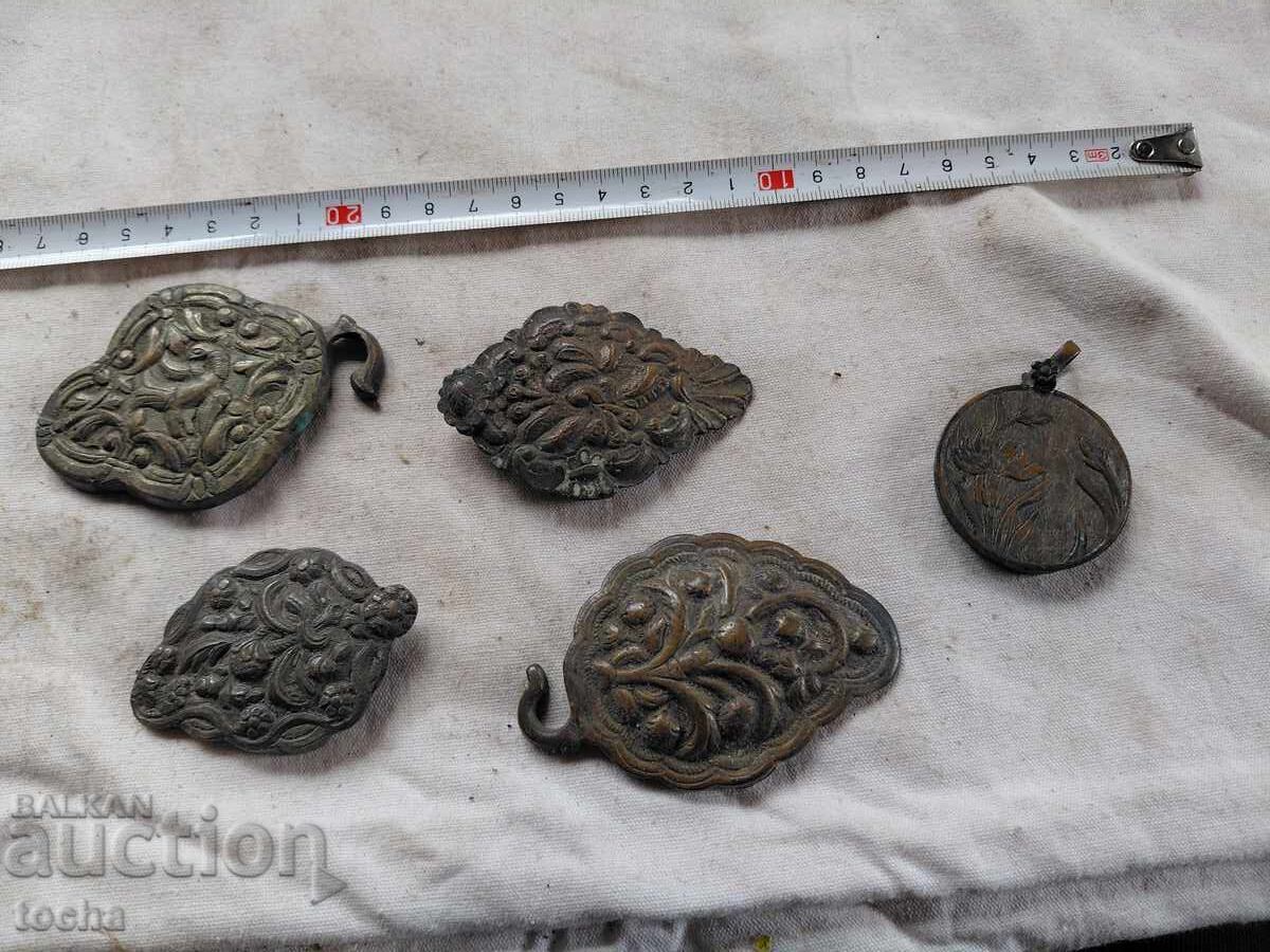 bijuterii vechi, podoabe pentru costum național, curele cu catarame, lot două cu preț € 1.50 | 2.93 BGN