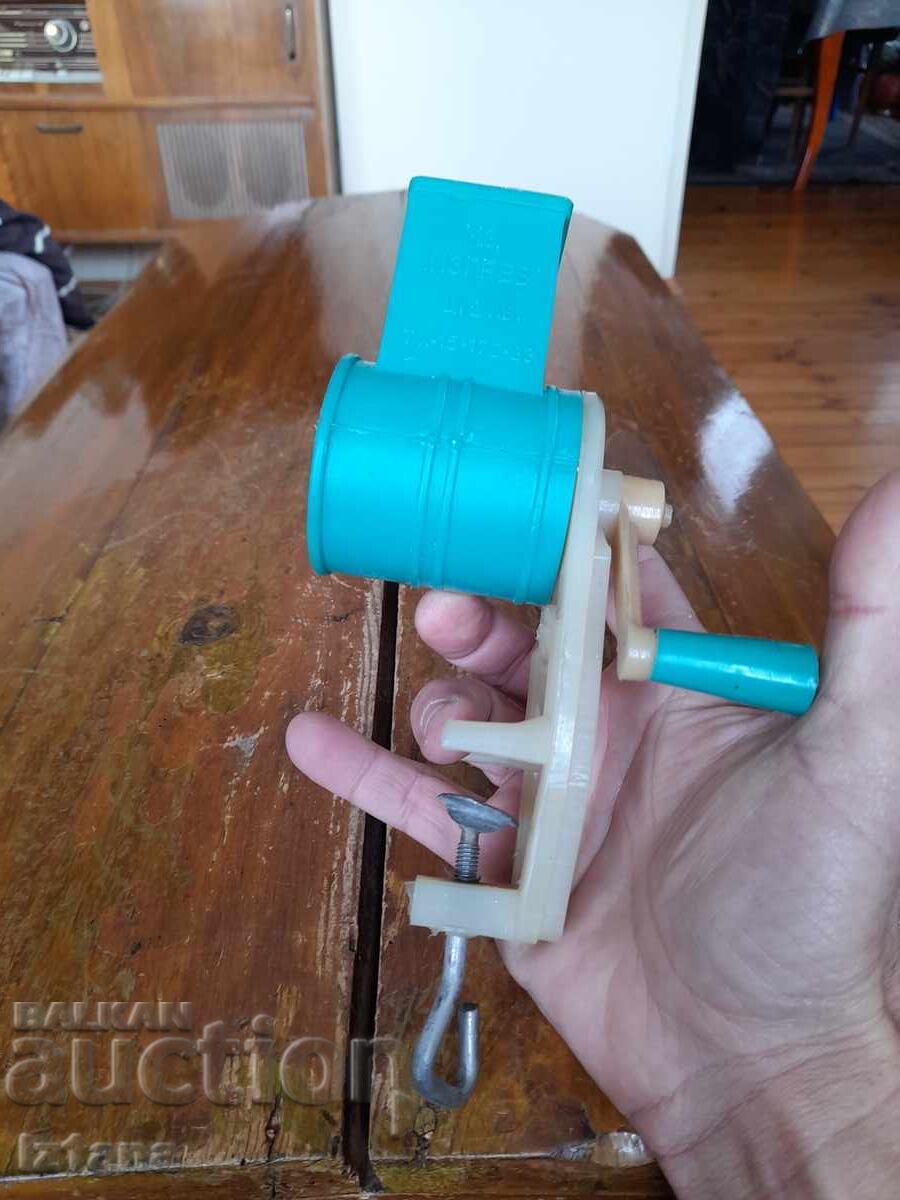 Moara veche, moara de nuci cu preț € 16.00 | 31.29 BGN