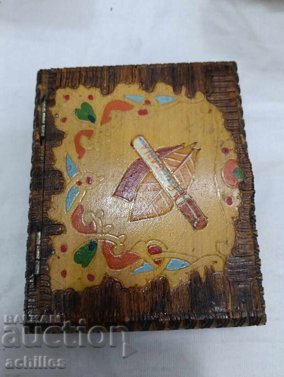 Пирографирана дървена кутия табакера