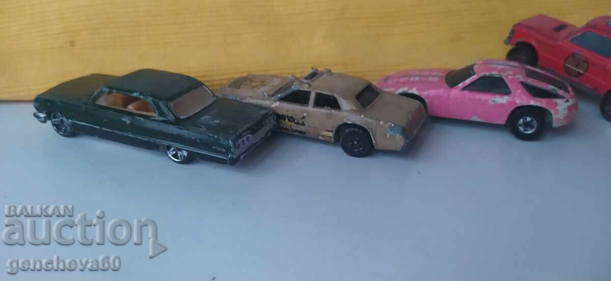 LOT mașinuțe vechi de metal cu preț € 12.00 | 23.47 BGN