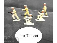 Figurine vechi de soldați de jucărie