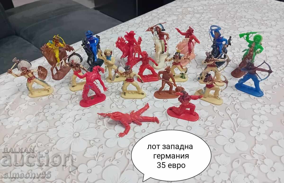Figurine vechi de soldați de jucărie