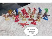 Figurine vechi de soldați de jucărie