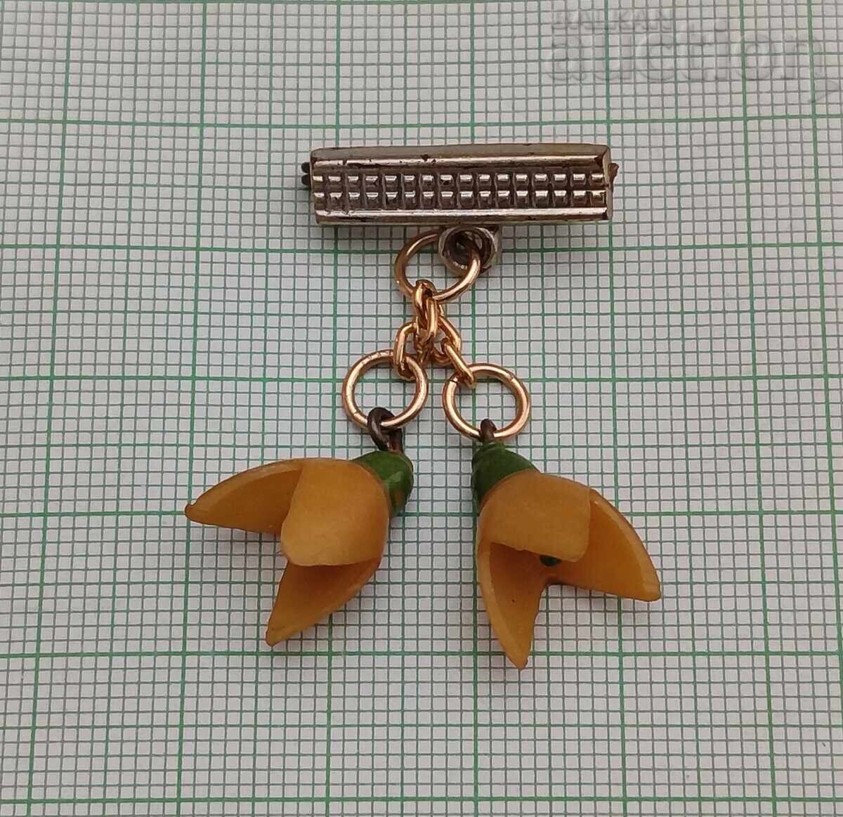 Broșă cu mărțișor vechi Broșă cu mărțișor vechi