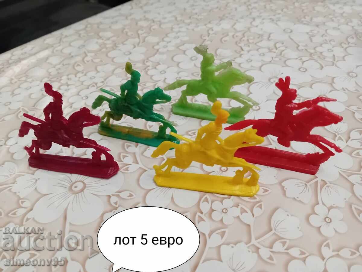 Figurine vechi de soldați de jucărie