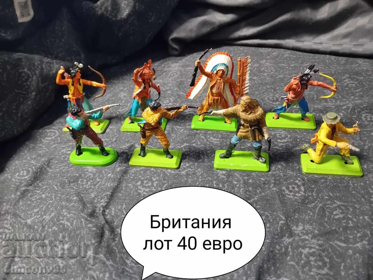 Old soldiers toy figurines