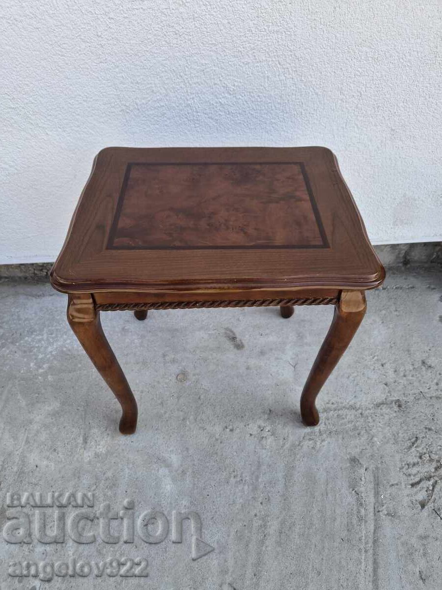 Όμορφη vintage τραπεζάκι μασίφ!!!