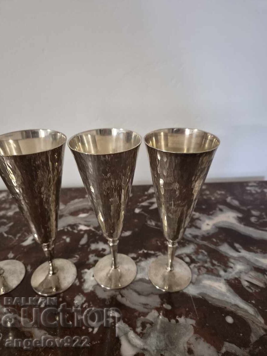 Livrarea Cupa de vin metalice placate cu argint!!! Livrarea Cupa de vin metalice placate cu argint!!!