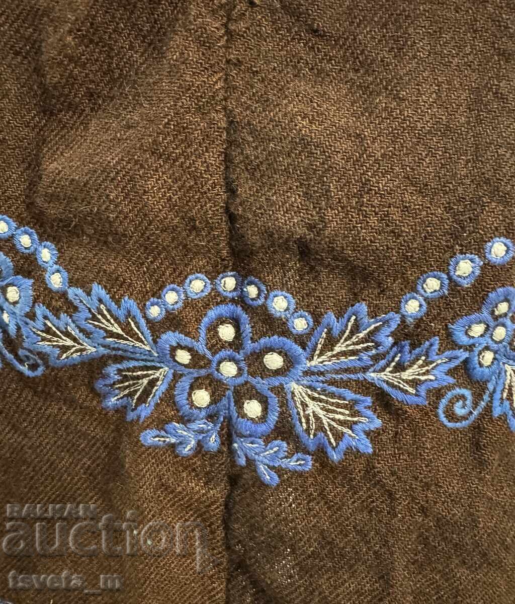 Παράδοση Vŭlnena damska prestilka s broderiya narodna nosiya Παράδοση Vŭlnena damska prestilka s broderiya narodna nosiya