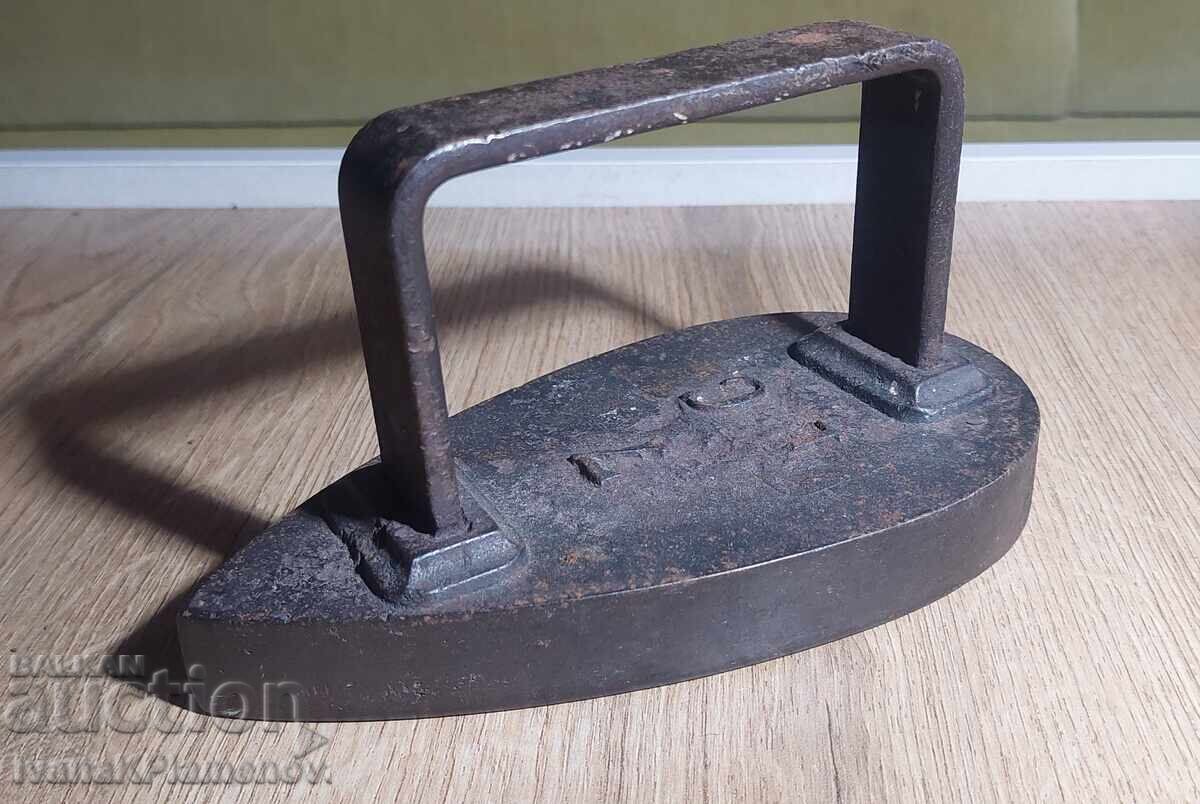 Fier de călcat retro pentru colecționari Fier de călcat retro pentru colecționari