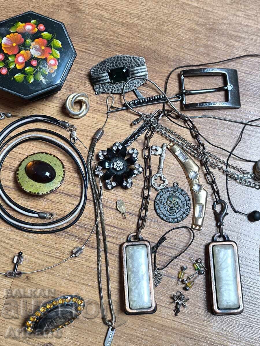 Lot of vintage jewelry and accessories - retro collection - 5