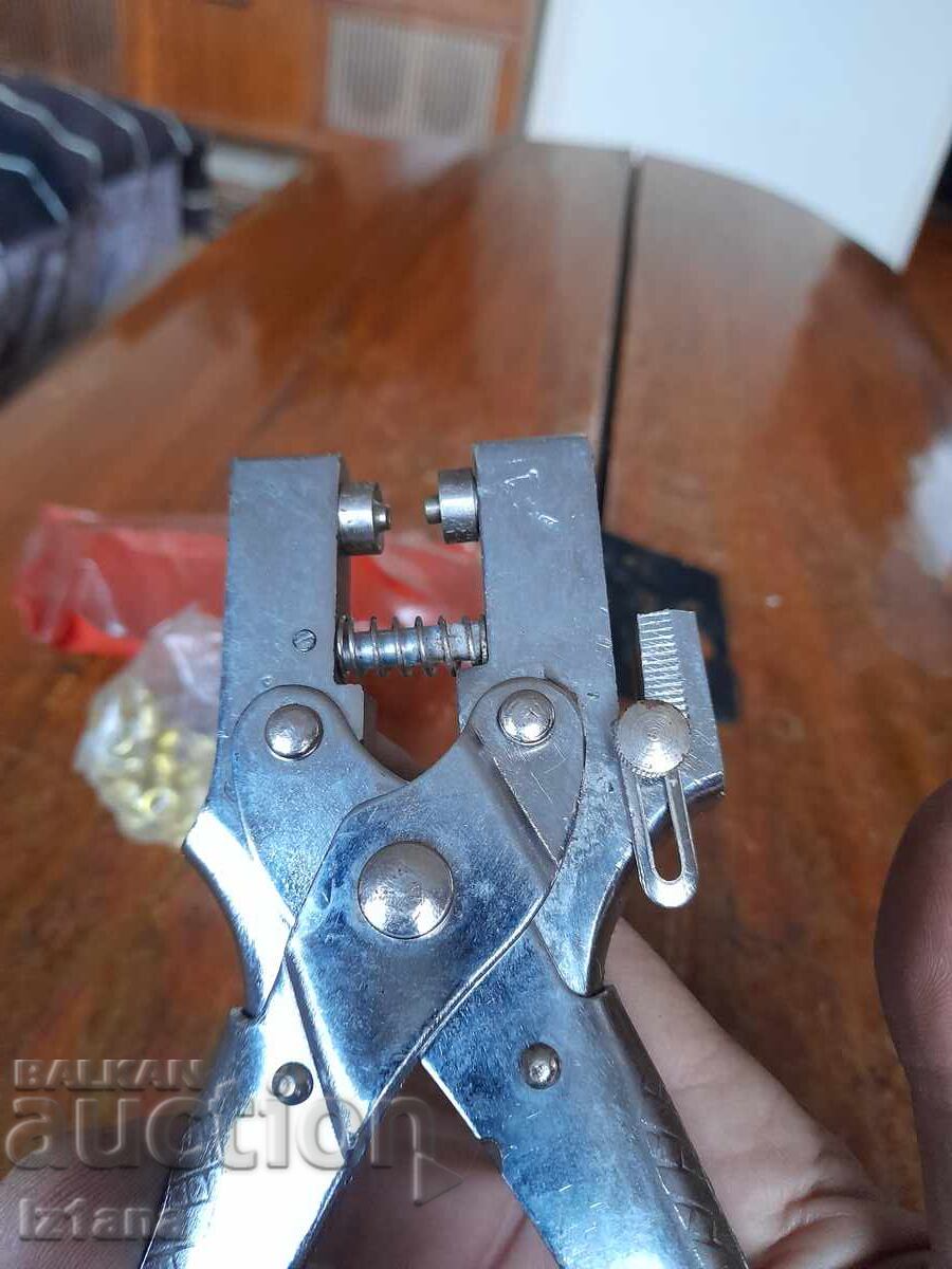 Delivery of Old button pliers