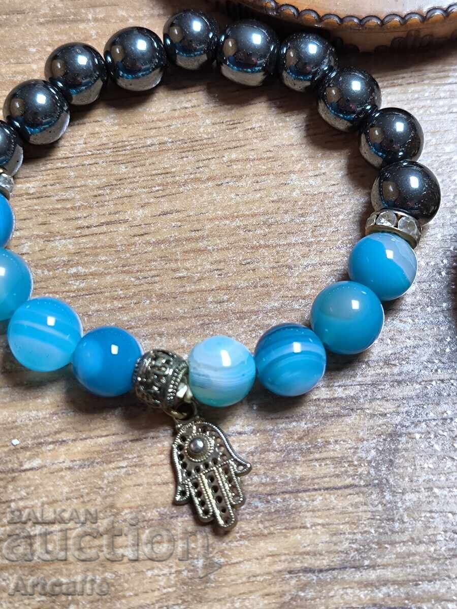 Licitație Cutie vintage din lemn decorată manual și bijuterii