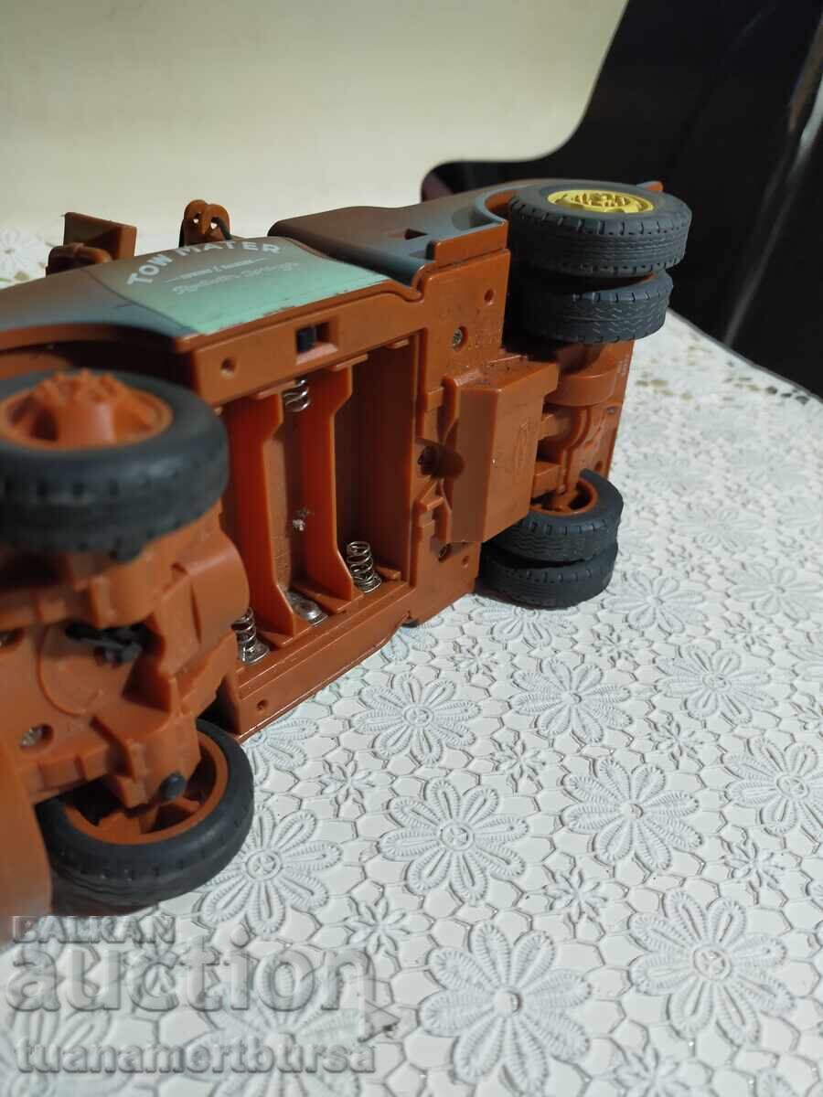 Παράδοση Ένα αυτοκίνητο παιχνίδι