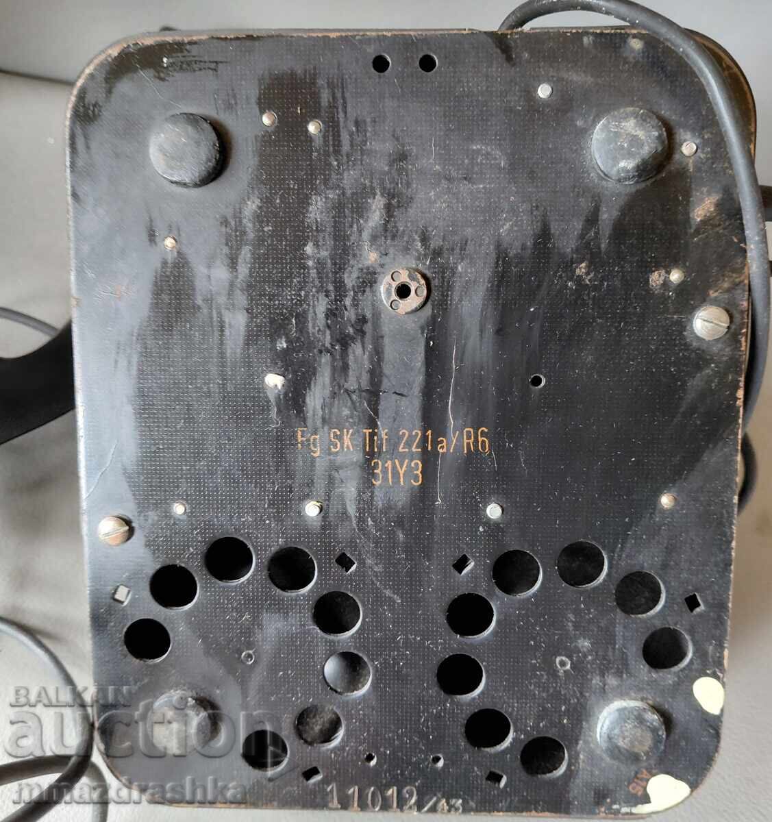 Old bakelite phone - 5