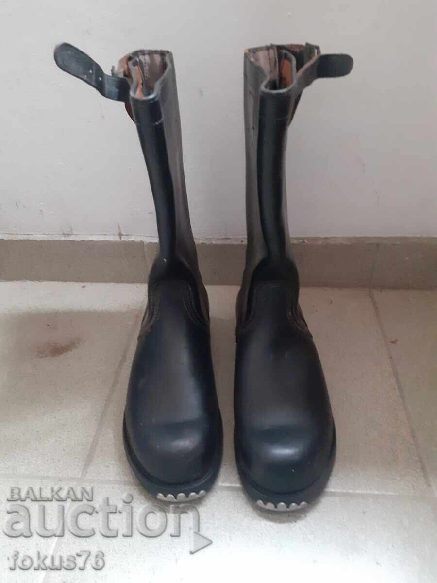 Παλιά γερμανικά στρατιωτικά δερμάτινα αρβύλες στολή Γερμανία με τιμή € 190.00 | 371.61 BGN