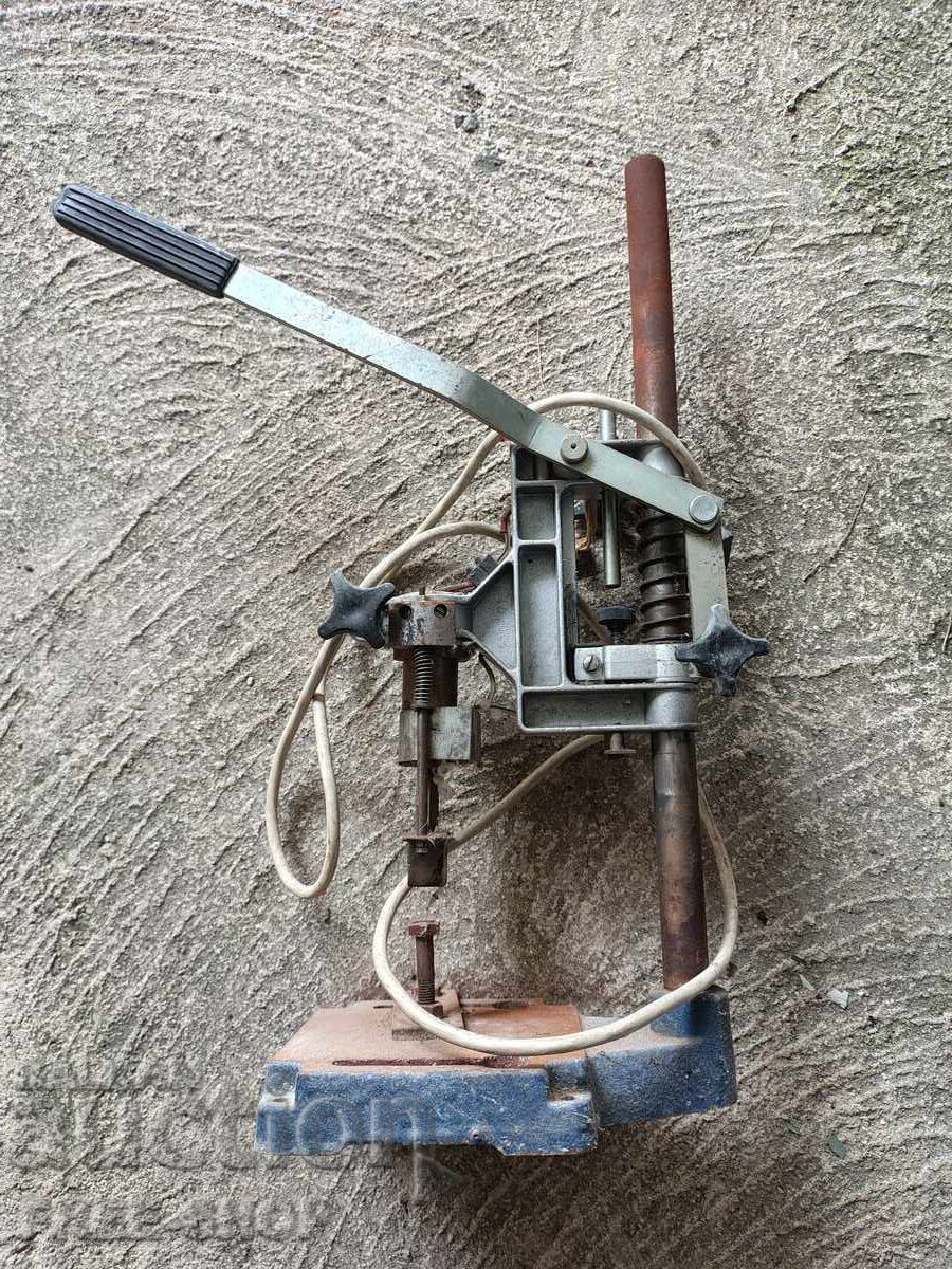 Dispozitiv - cred că este pentru sudură prin puncte???