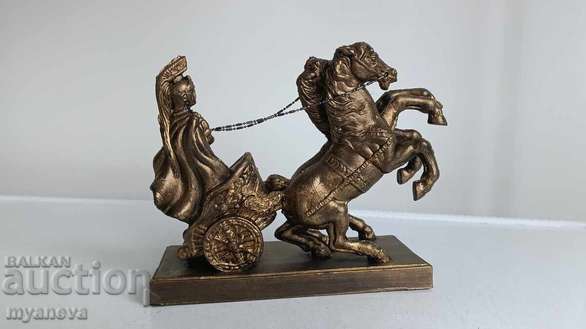 Статуетка с центурион в римска колесница с цена € 35.00 | 68.45 лв.