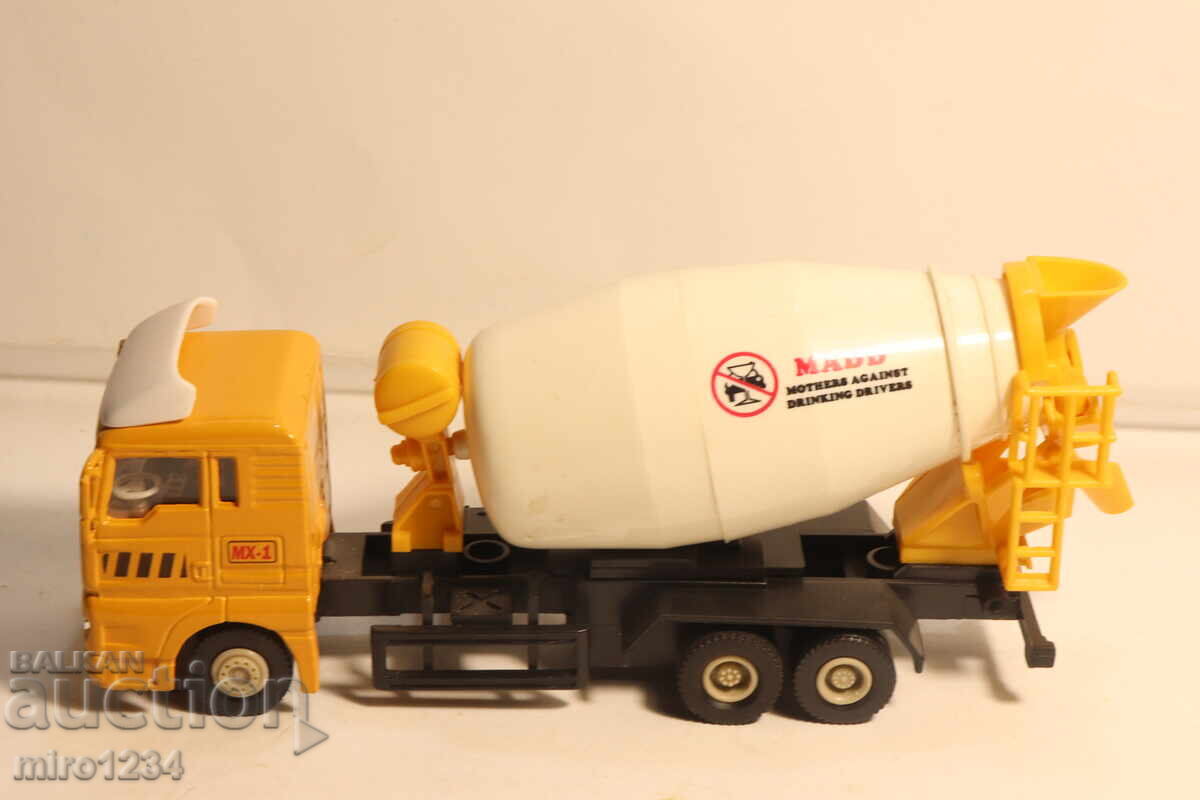 1/43?? WELLY?? MAN CAMION BETONIER MODEL cu preț € 0.01 | 0.02 BGN