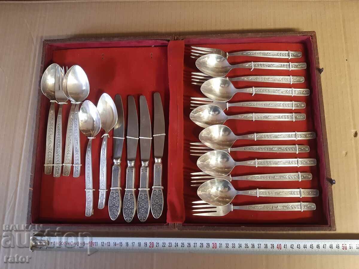 Veselă veche argintată, melchior - URSS cu preț € 34.00 | 66.50 BGN