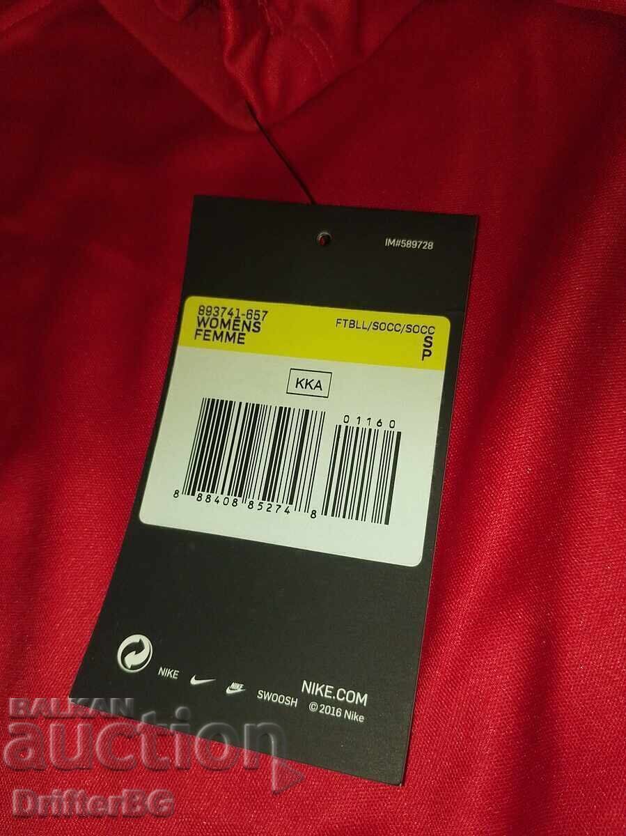 Аукцион Nike ,  тениска нова  дамска  S