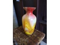 Vază veche din sticlă colorată