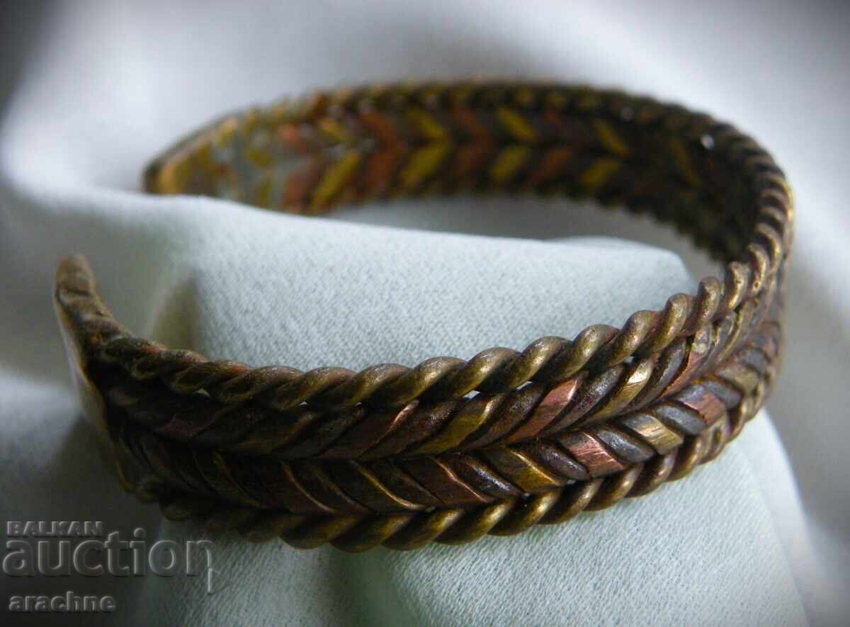 Licitație Brățară din trei metale pentru protecție energetică