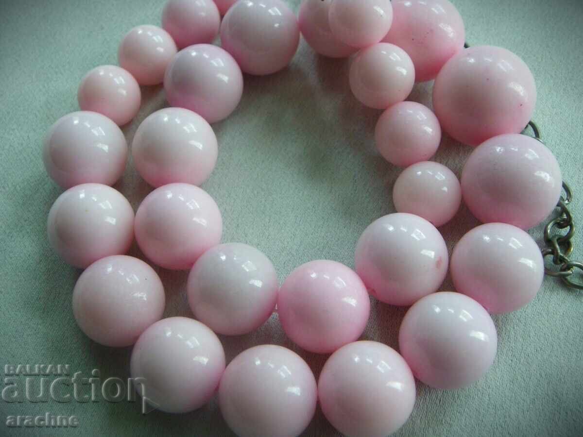 Аукцион Едър гердан от рядък розов нефрит