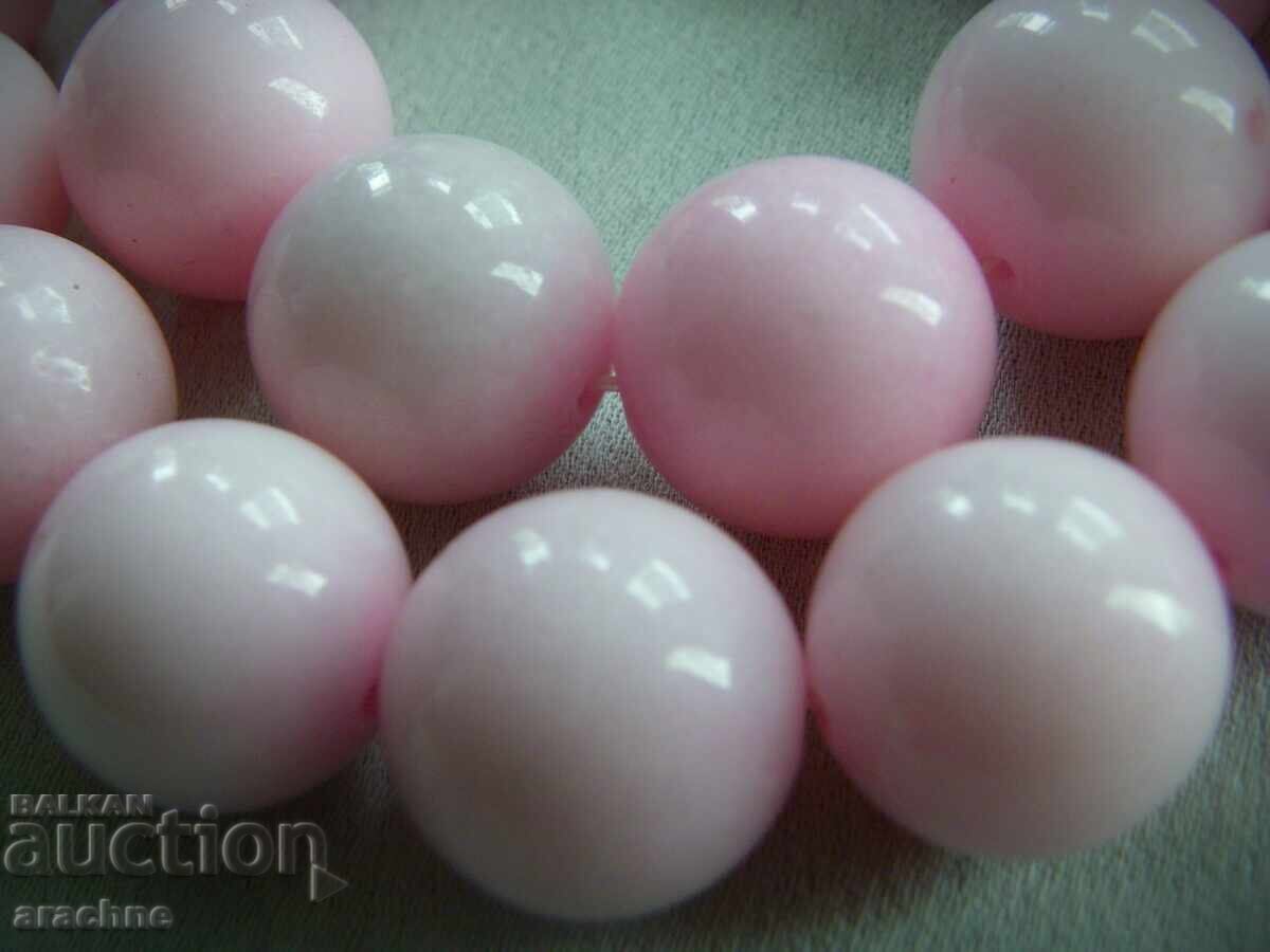 Доставка на Едър гердан от рядък розов нефрит