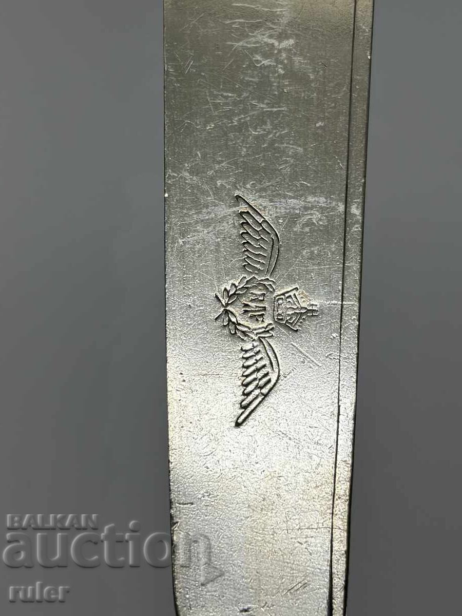 23 seturi de tacâmuri de ofițer (RAF) Regale - anii 1930 cu preț € 500.00 | 977.92 BGN 23 seturi de tacâmuri de ofițer (RAF) Regale - anii 1930 cu preț € 500.00 | 977.92 BGN