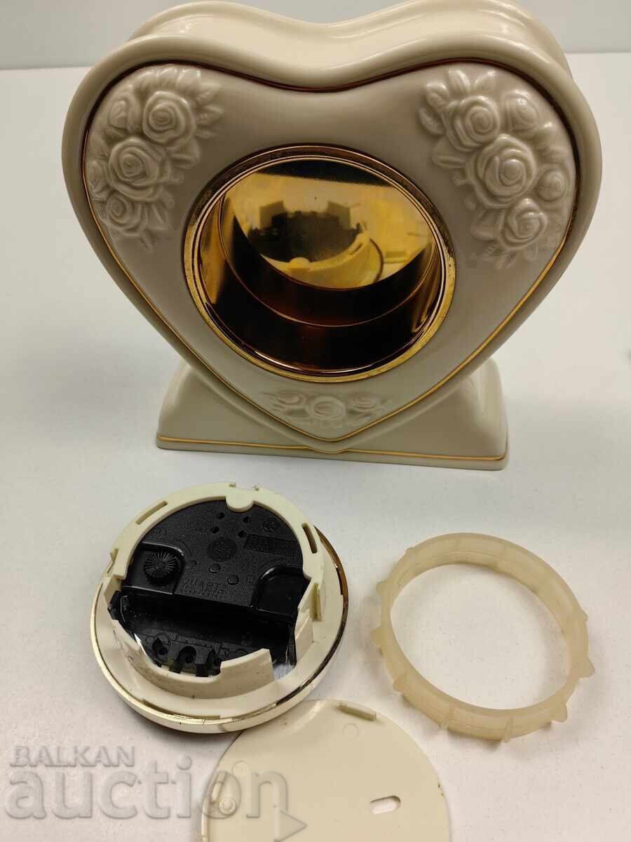 Δημοπρασία ΕΠΙΤΡΑΠΕΖΙΟ ΠΟΡΣΕΛΑΝΙΝΟ ΡΟΛΟΙ QUARTZ ΤΡΙΑΝΤΑΦΥΛΛΑ ΛΟΥΛΟΥΔΙΑ ΔΕΝ ΛΕΙΤΟΥΡΓΕΙ