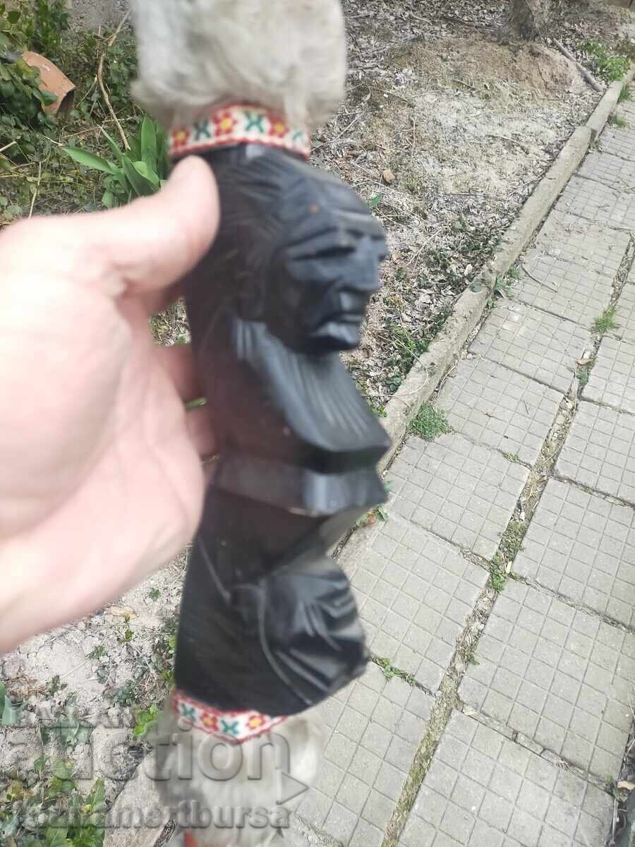 дървен декоративен предмет