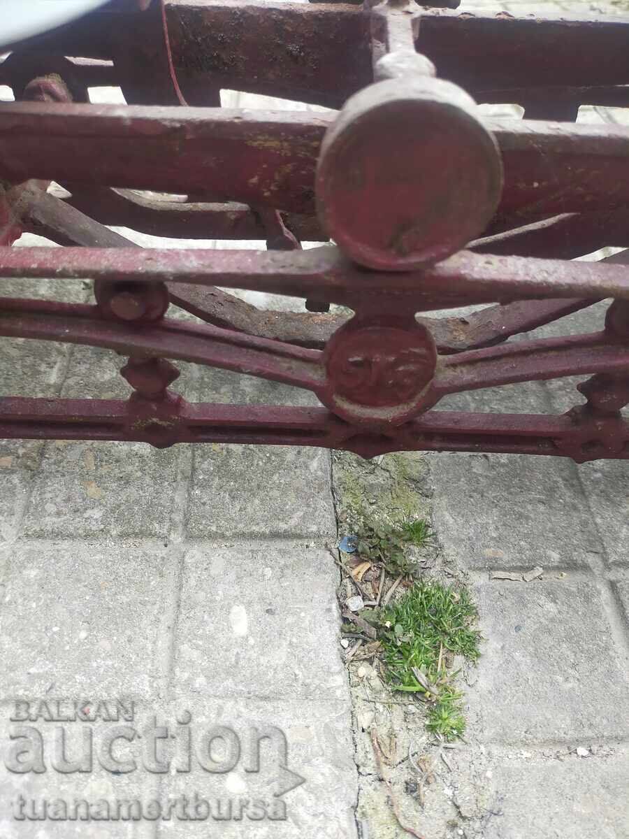 cântare vechi de fier cu preț € 20.00 | 39.12 BGN