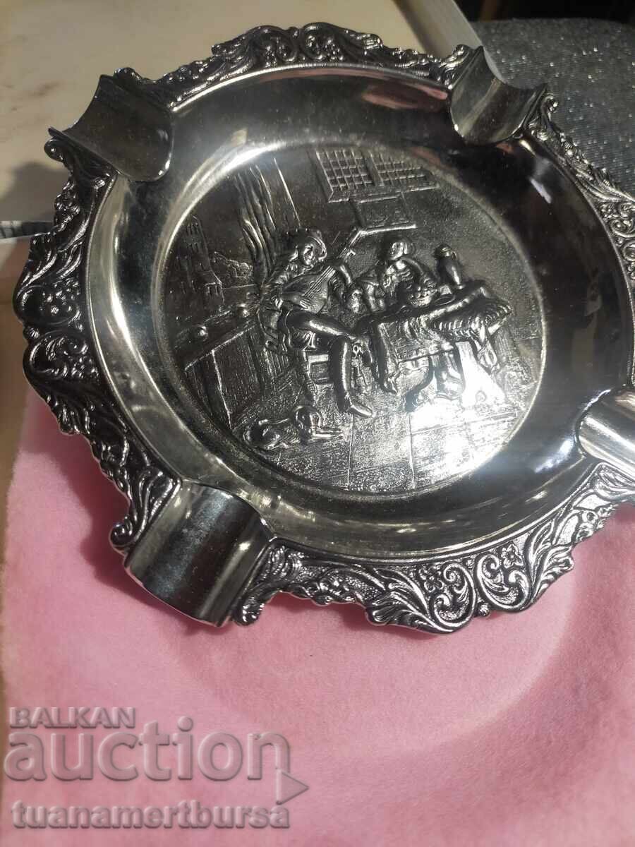 Аукцион метален пепелник