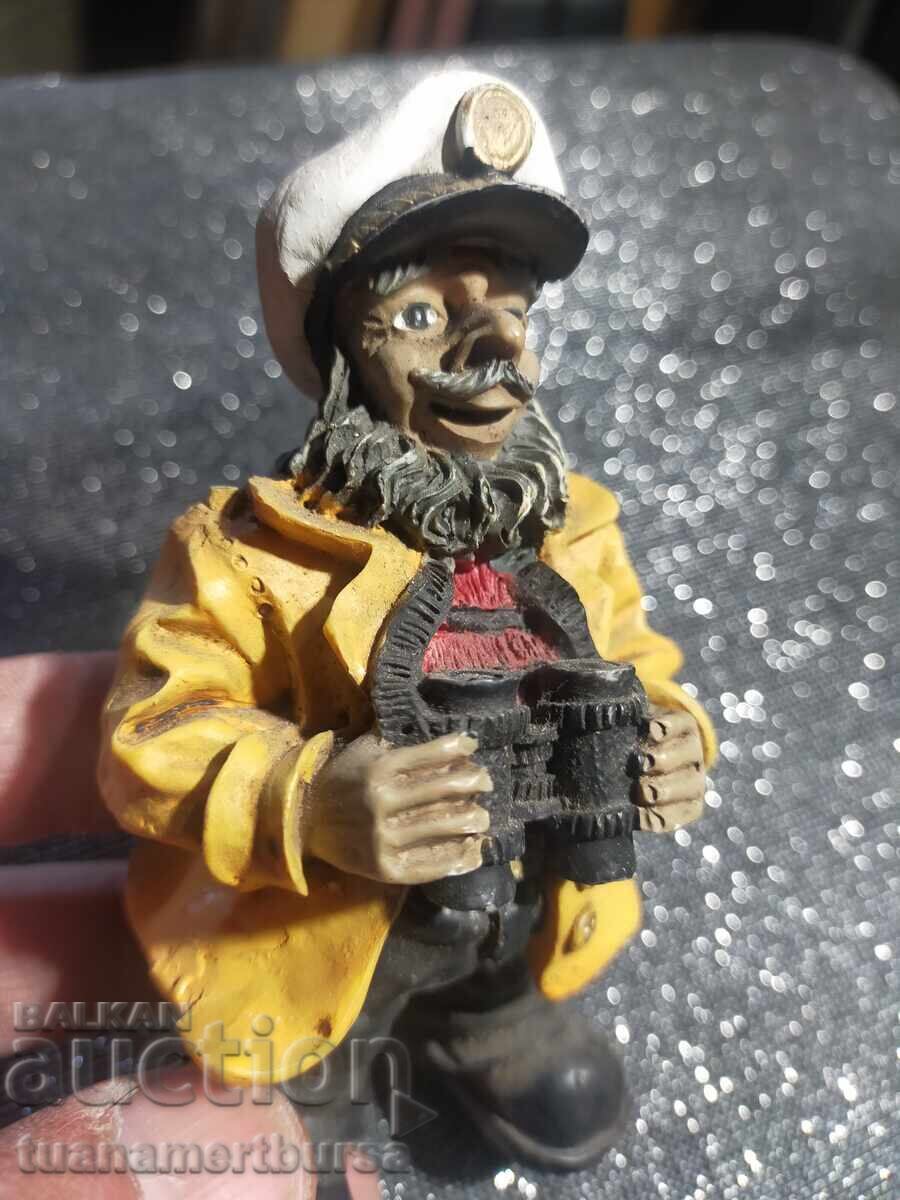 Доставка на капитанска фигура Доставка на капитанска фигура