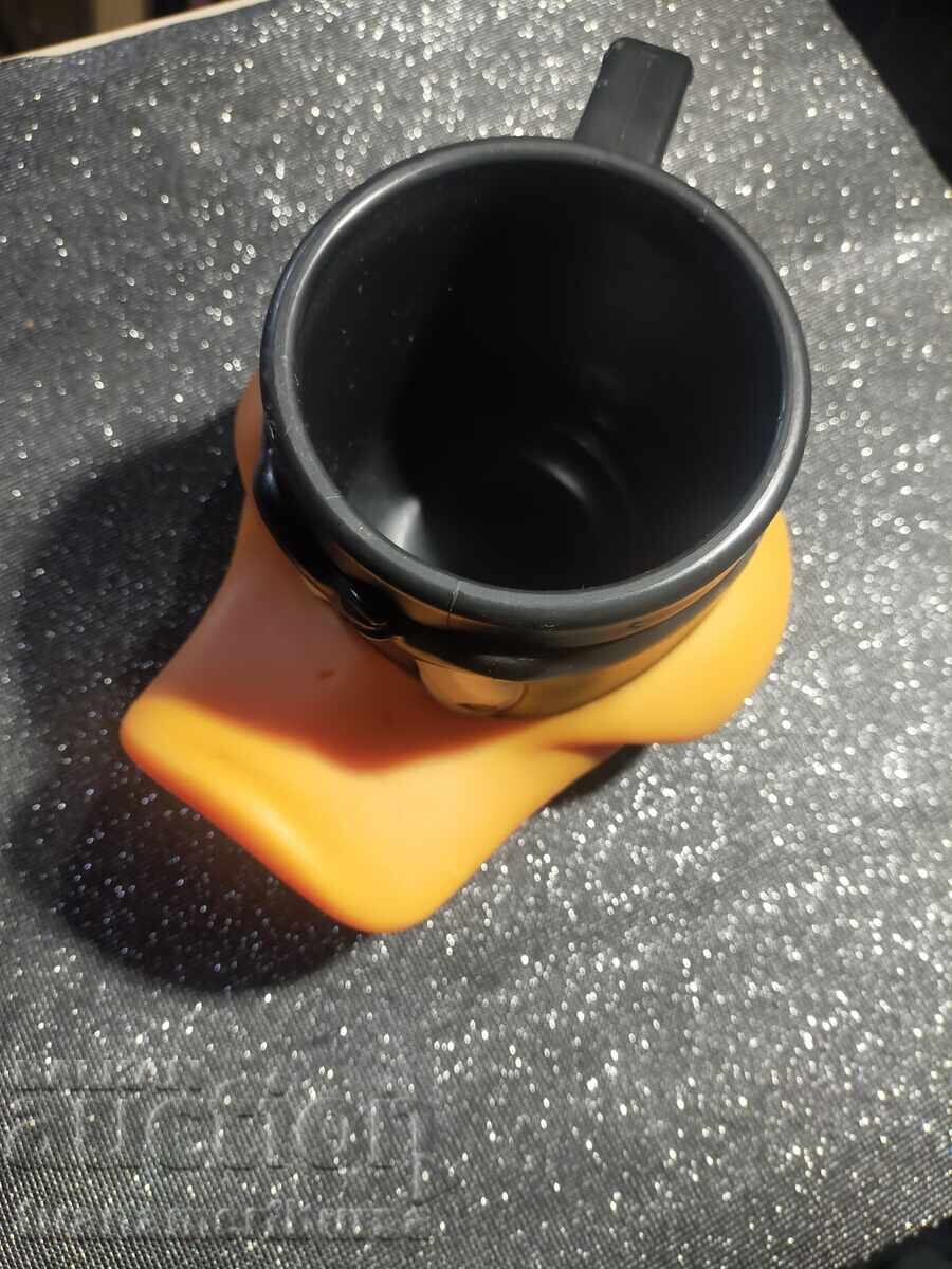 Delivery of Mug with Daffy Duck