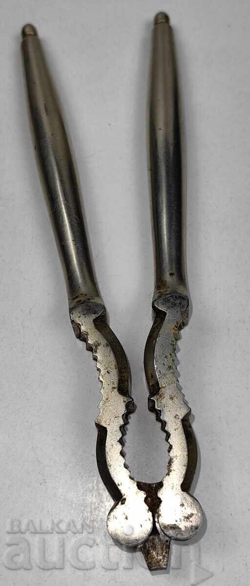 Παράδοση ΠΑΛΙΟ ΚΑΡΥΟΘΡΑΥΣΤΗΣ ΕΡΓΑΛΕΙΟ ΓΙΑ ΣΠΑΣΙΜΟ ΚΑΡΥΩΝ ΚΑΡΥΔΙΑ