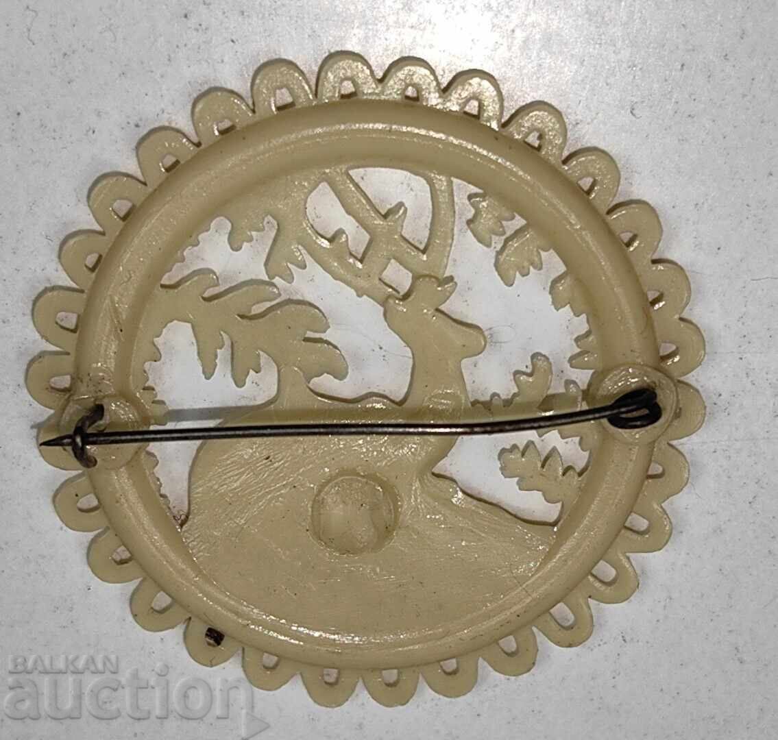 BROȘĂ PLASTIC CERB CERBIOR CERBIOR BROȘĂ INSIGNĂ CERB cu preț € 4.00 | 7.82 BGN