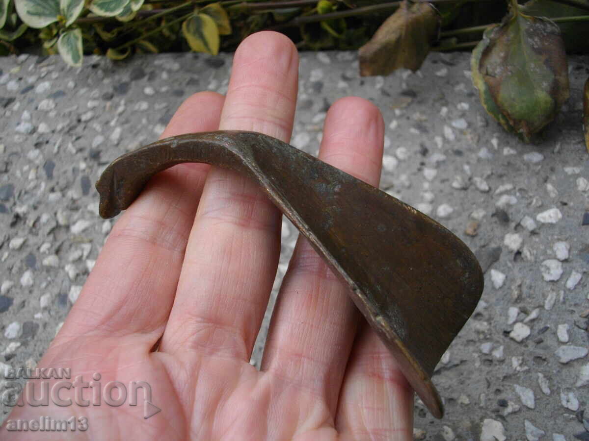 Licitație Cizme vechi de bronz