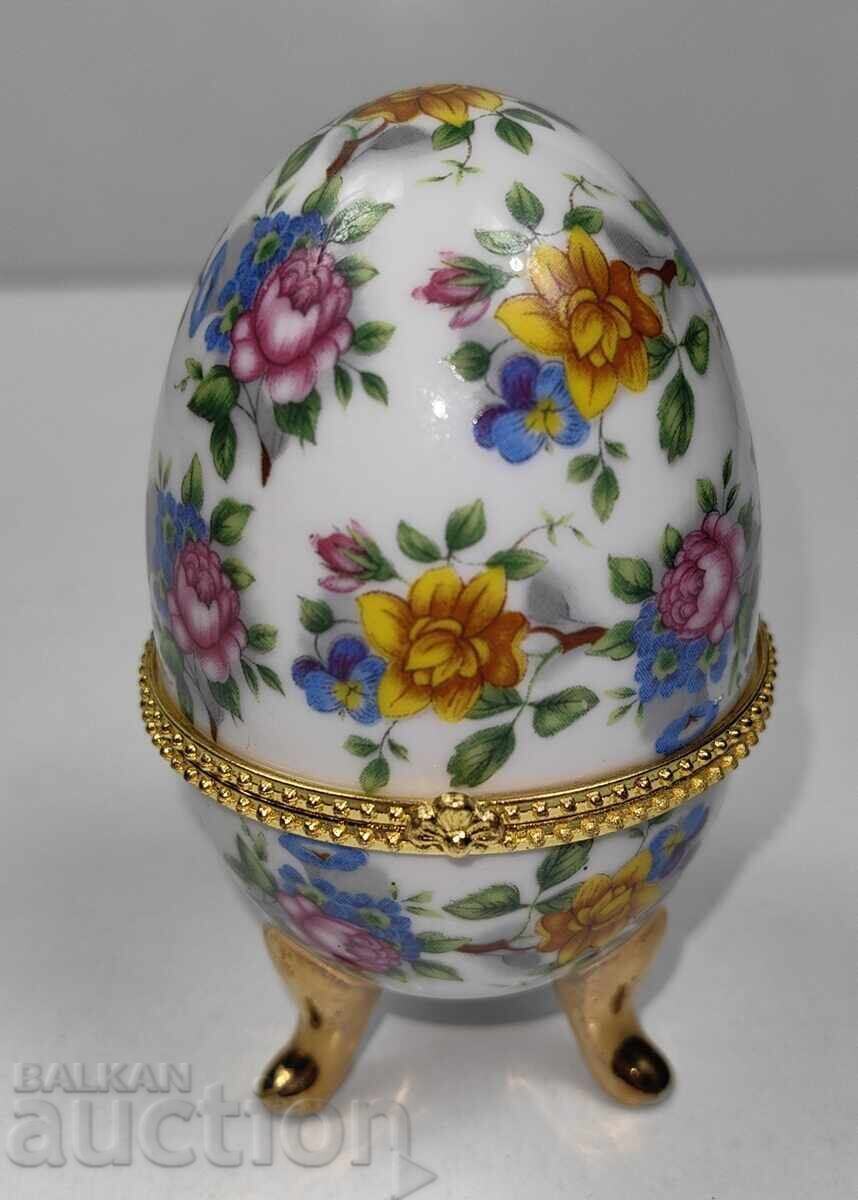 Μεγάλο πορσελάνινο αυγό κουτί για κοσμήματα με τιμή € 12.00 | 23.47 BGN
