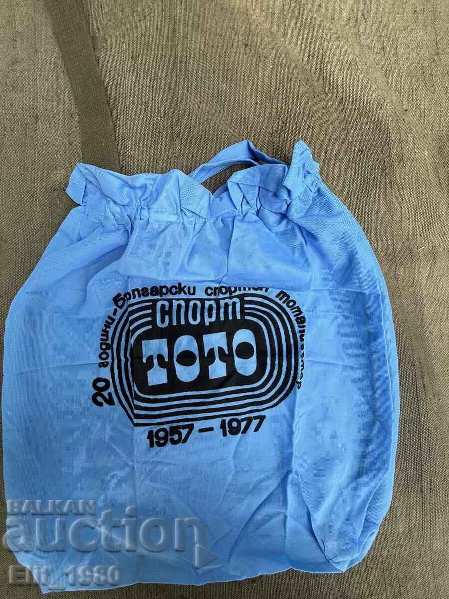 Geantă Sport Toto din perioada socialistă cu preț € 20.00 | 39.12 BGN