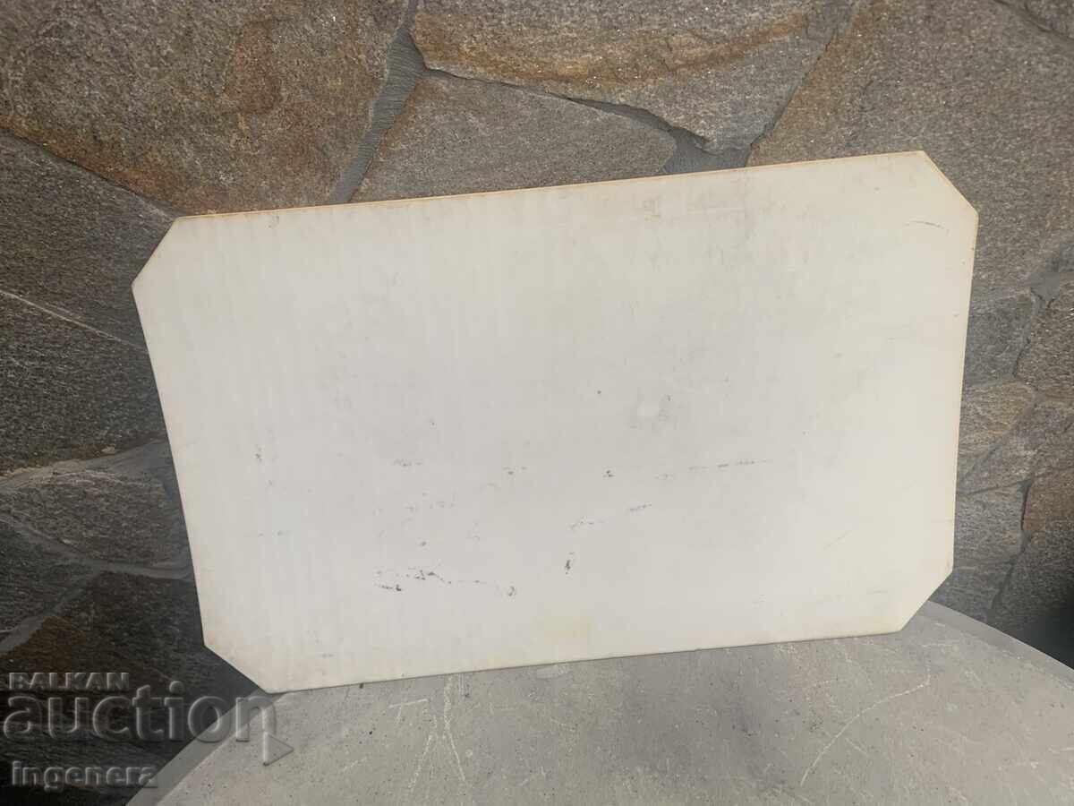 MASĂ MASĂ PLASTICĂ DIN ERA SOCIALISTĂ cu preț € 8.00 | 15.65 BGN