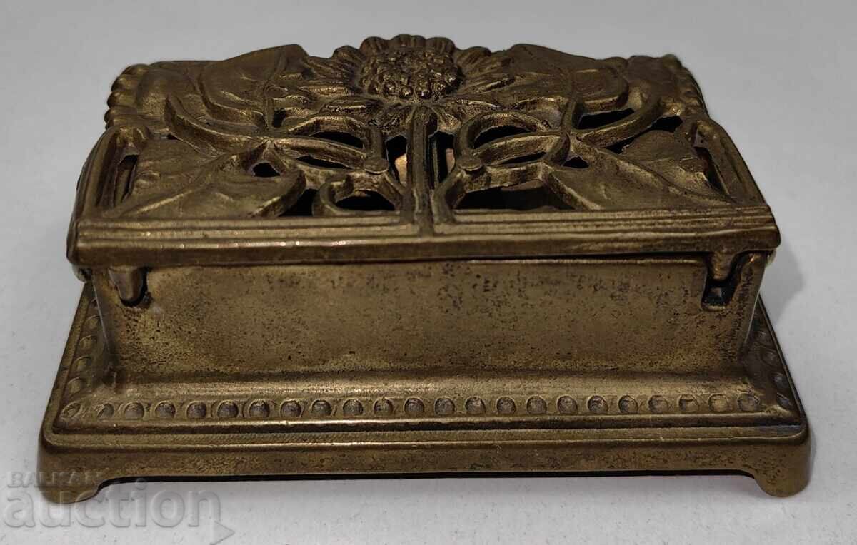 Παράδοση ΜΙΚΡΟ ΜΕΤΑΛΛΙΚΟ ΚΟΥΤΙ ΚΟΥΤΑΚΙ ΜΕ ΚΑΠΑΚΙ ΗΛΙΟΤΡΟΠΙΟ ΑΝΘΕΚΤΙΚΟ