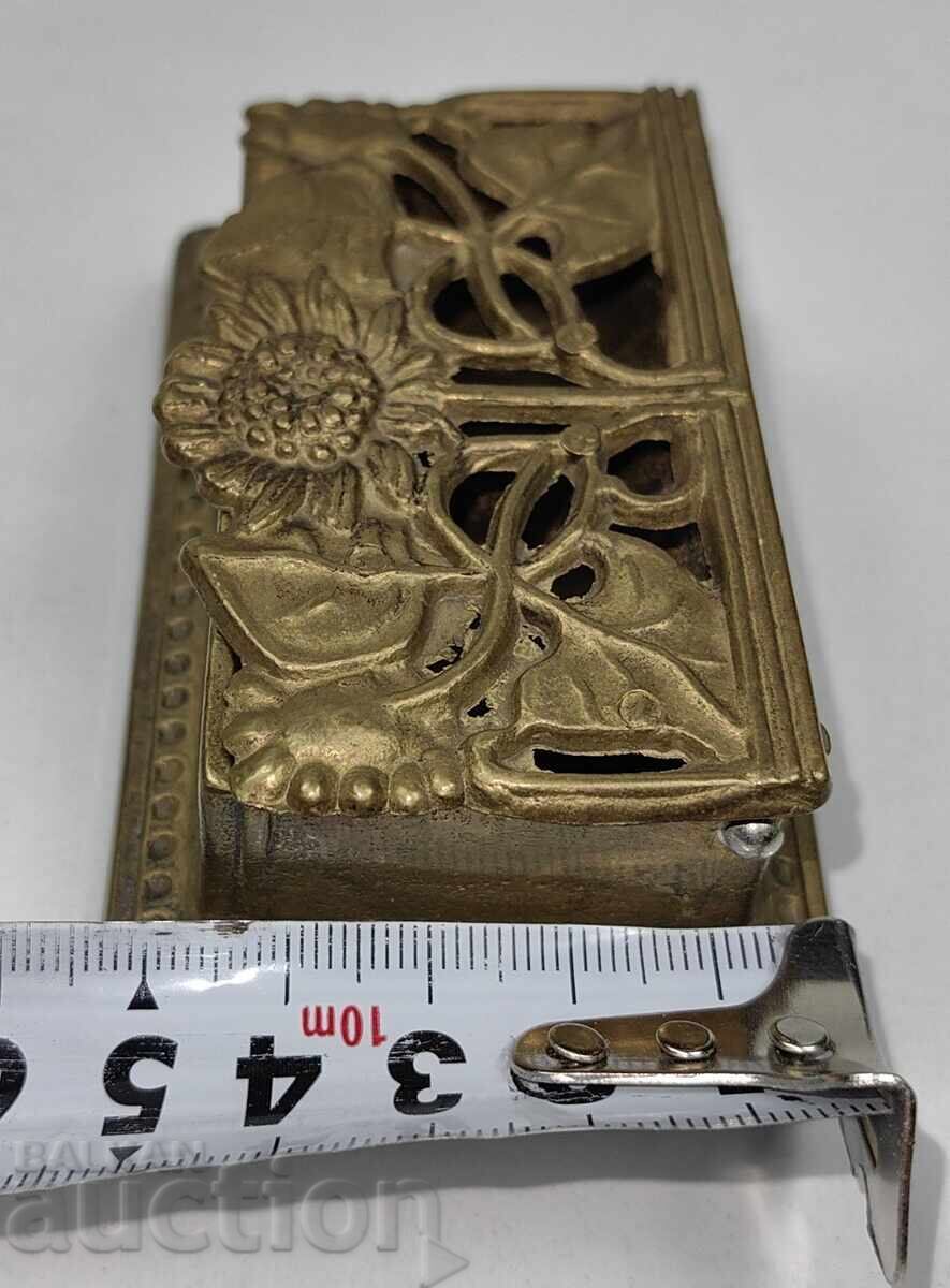 ΜΙΚΡΟ ΜΕΤΑΛΛΙΚΟ ΚΟΥΤΙ ΚΟΥΤΑΚΙ ΜΕ ΚΑΠΑΚΙ ΗΛΙΟΤΡΟΠΙΟ ΑΝΘΕΚΤΙΚΟ - 6