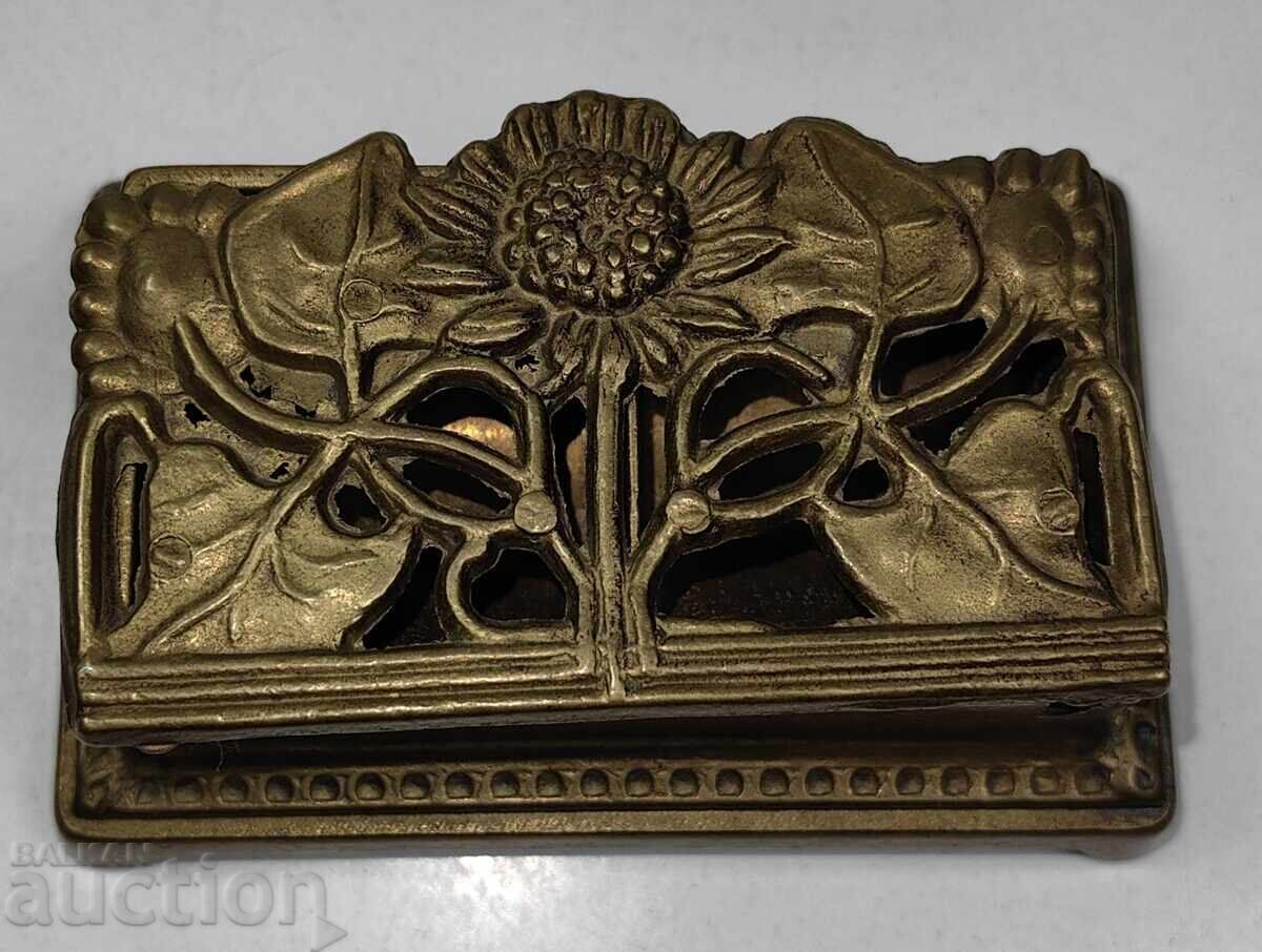 ΜΙΚΡΟ ΜΕΤΑΛΛΙΚΟ ΚΟΥΤΙ ΚΟΥΤΑΚΙ ΜΕ ΚΑΠΑΚΙ ΗΛΙΟΤΡΟΠΙΟ ΑΝΘΕΚΤΙΚΟ