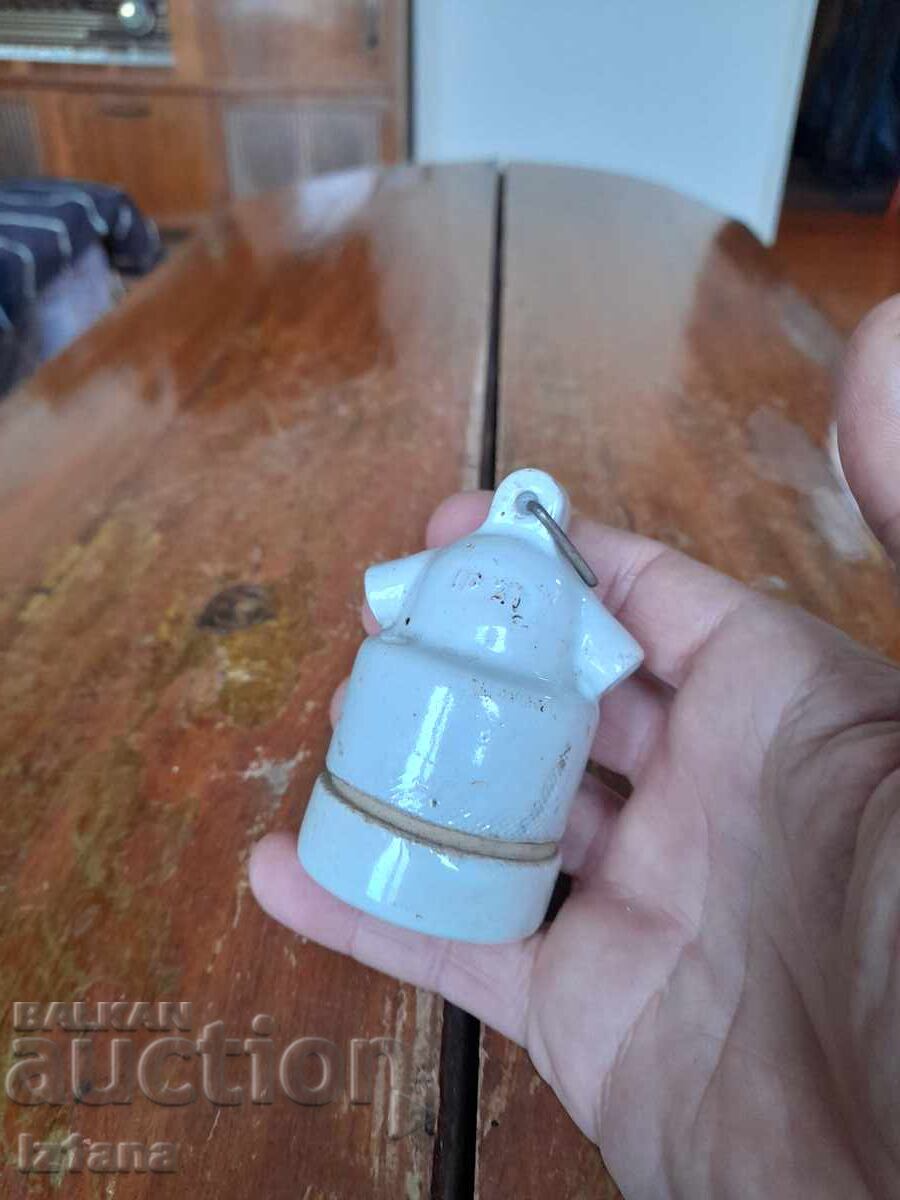 Стара порцеланова фасонка с цена € 13.00 | 25.43 лв.